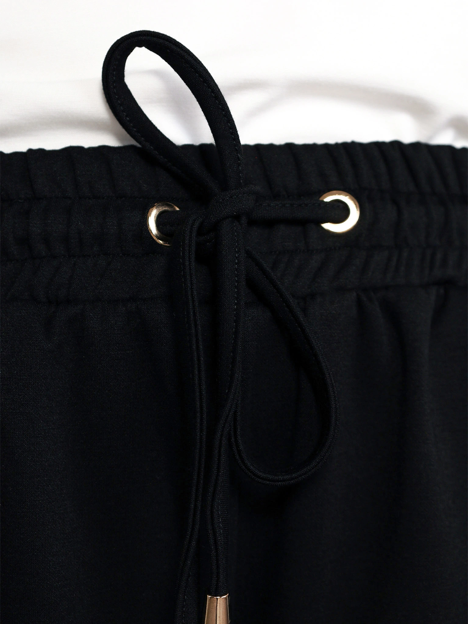 Брюки трикотажные черного цвета с эластичным поясом